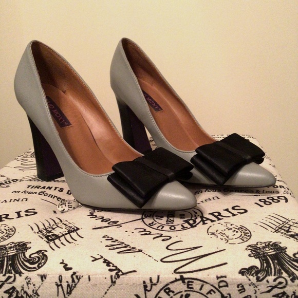 Mojo Moxy Shoes - Beautiful Gray Pumps